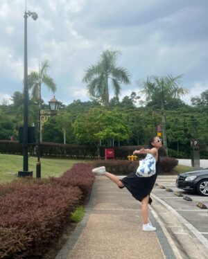 Katrina Dovey Instagram - KL DAY 2 🥰

On this day, we took the hop on hop off bus around the city so we could make the most of a day and see all KL has to offer 😄

First stop was Chinatown where we had CHICKEN RICE of course 🤤

Checked out Central Market, Istana Negara Palace and much more. Took my family to Nando’s then ended the night with some swimming 🏊‍♀️ 

Would you like a list of my Kuala Lumpur favorites? :)