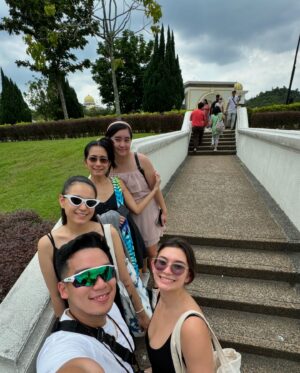 Katrina Dovey Instagram - KL DAY 2 🥰

On this day, we took the hop on hop off bus around the city so we could make the most of a day and see all KL has to offer 😄

First stop was Chinatown where we had CHICKEN RICE of course 🤤

Checked out Central Market, Istana Negara Palace and much more. Took my family to Nando’s then ended the night with some swimming 🏊‍♀️ 

Would you like a list of my Kuala Lumpur favorites? :)