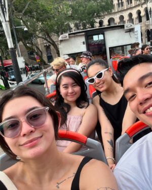 Katrina Dovey Instagram - KL DAY 2 🥰

On this day, we took the hop on hop off bus around the city so we could make the most of a day and see all KL has to offer 😄

First stop was Chinatown where we had CHICKEN RICE of course 🤤

Checked out Central Market, Istana Negara Palace and much more. Took my family to Nando’s then ended the night with some swimming 🏊‍♀️ 

Would you like a list of my Kuala Lumpur favorites? :)