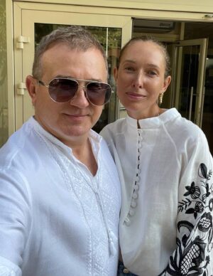 Katya Osadcha Instagram - Ми вже в другий клас! 

Вітаємо всіх першачків і всіх хто сьогодні пішов до школи попри важку ніч 
Діти, ви будете краще за нас всіх і ви житимете в найкращій країні світу і розбудовуватимете Україну для своїх дітей!