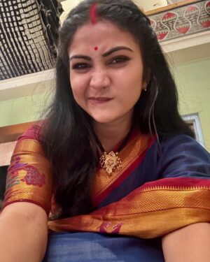 Kaushambi Chakraborty Instagram - 🤗😏😖
