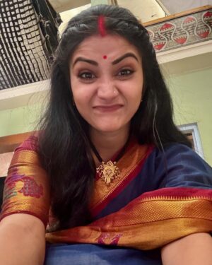 Kaushambi Chakraborty Instagram - 🤗😏😖
