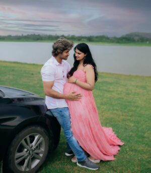 Kavitha Gowda Instagram - Into 9th month ❤️❤️ Never thought the feel would be so exciting and filled with happiness. Can't wait to see our next generation. 
Photo by : @vaibhavicaptures
Makeup by : @makeupby_tejashwini