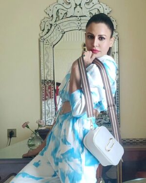 Kavya Keeran Instagram - Redefine your style with this amazing handbag from the house of fine design. @finedesignofficialco
Check out their exclusive collections on their official website..!!
.
#stylishhandbag #fashionbag
 #luxuryhandbags #trending #handbaggoals
#bagaddict #bagoftheday #designerhandbags