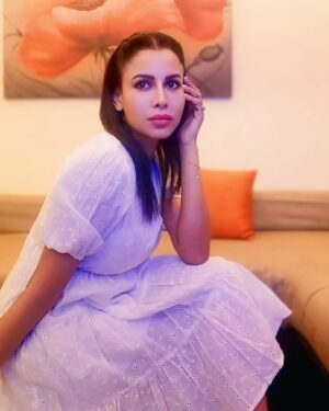 Kavya Keeran Instagram - White shine ✨️ 😍 
.
.
.

#style #exploremore #glamlovers #fashiongram #fyp #ootdfashion #trendingsong #goviral #class #igdaily #kavyakeeran