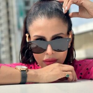 Kavya Keeran Instagram - Stepping out in style with the perfect blend of bold and chic! 🕶️ Loving my Blair jade green and wooden black shades from Eyewearlabs. Elevate your vibe, see the world in style. 💚🖤
.
.
.
.
.
.
.
.
.
.
.
#eyewearlabs #okno #sunglasses #fashionforward #greenandblack #trendy #sunglasslover #sunnies #shades #sunglassaddict #polarized #coolglasses #influencer #dualstyle #styleineveryshade #sunglassgoal #premiumlenses
(Women, Eyewear, Style, Fashion, Elegance)