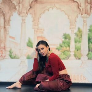 Kavya Keeran Instagram - Ganpati season🙏🙏May Bappa bless us with the treasure of Health, Wealth, Happiness.

.
.
.

#ganpatibappamorya #festivevibes #festivewear #FashionForward #festiveseason #fyp #freestyle 
#kavyakeeran
