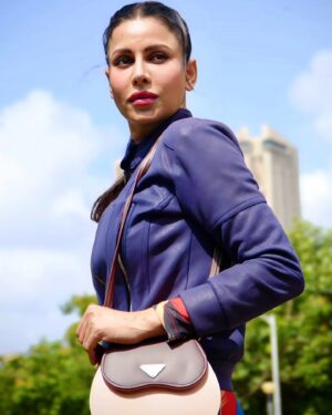 Kavya Keeran Instagram - Redefine your style with this amazing handbag from the house of fine design. @finedesignofficialco
Check out their exclusive collections on their official website..!!
.
#stylishhandbag #fashionbag
 #luxuryhandbags #trending #handbaggoals
#bagaddict #bagoftheday #designerhandbags