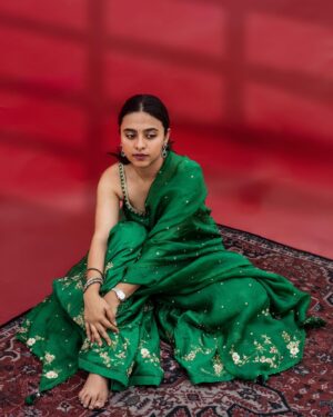 Kavya Sriram Instagram - 💚 
 .
Wearing @_deepthee_ 🤍
Shot by @palaniappansubramanyam