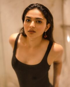 Actress Kayadu Lohar HD Instagram Photos and Wallpapers August 2024