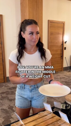 Kaytlin Neil Instagram - “Air”etarian 🥲

 #mmafighter #mma #weightcut #fighter