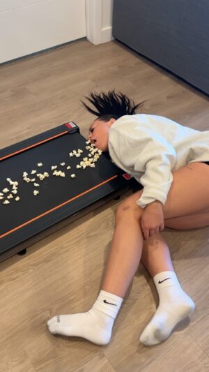 Kaytlin Neil Instagram - Try MY style of training w/ @kudosnacks code KATNISS gets you a 🍿 poppin’ 🍿 deal!

#proteinsnacks #training #mma #proteinpopcorn