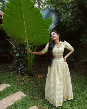 Keerthana Sreekumar Instagram - made you look 

Outfit @lass_designs_ 
Makeup @zintos_makeup_official 
Shot by @sajeev_janardhanan_photography
Location @athirapilly_sreenilayam_resort