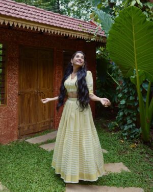 Keerthana Sreekumar Instagram - made you look 

Outfit @lass_designs_ 
Makeup @zintos_makeup_official 
Shot by @sajeev_janardhanan_photography
Location @athirapilly_sreenilayam_resort