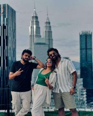 Keerthi shanthanu Instagram - Mandatory #Malaysia clicks 🥰🧿 with @kikivijay11 & nanban @rjvijayofficial 🎉💥

#twintower #helipad @helipadkl