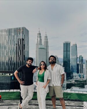 Keerthi shanthanu Instagram - Mandatory #Malaysia clicks 🥰🧿 with @kikivijay11 & nanban @rjvijayofficial 🎉💥

#twintower #helipad @helipadkl