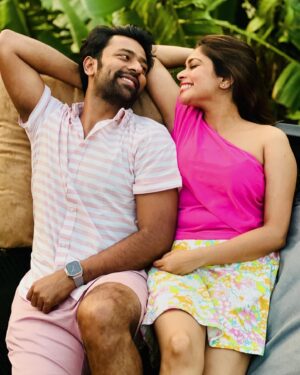 Keerthi shanthanu Instagram - Happiieeee birthday my dearest ,strongest , bestest hubby @shanthnu ❤️ You really r tooo good to be true !
Grow old along with me! The best is yet to be 🙌 
God bless u ma🤗❤️Love you ma💋