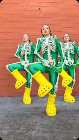 Kelli Erdmann Instagram - Knees workin overtime 

#bts #deadpooldance #byebyebye #nsync #happykelli