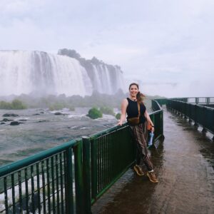 Kelly Brook Instagram - Chasing Waterfalls, Budget Hotels & Jezza Giving me the Finger 🤣 👆🏻what more could you ask for !! Hope you liked tonight’s Ep!!! It’s so lovely for us to watch in real time and see everyone’s adventures!! Roll on Argentina 🍇 🐄 🍷 🥩 🇦🇷