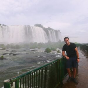Kelly Brook Instagram - Chasing Waterfalls, Budget Hotels & Jezza Giving me the Finger 🤣 👆🏻what more could you ask for !! Hope you liked tonight’s Ep!!! It’s so lovely for us to watch in real time and see everyone’s adventures!! Roll on Argentina 🍇 🐄 🍷 🥩 🇦🇷