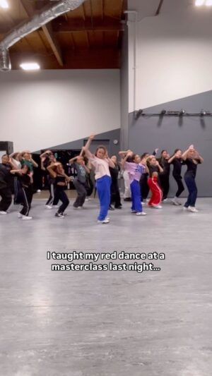 Kelly Sweeney Instagram - werk @elementsdancespace 👏
#kellysweeneychoreo #red #descendants