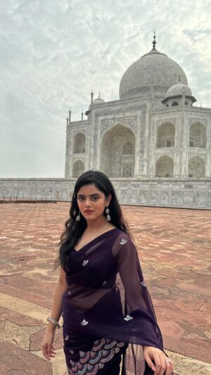 Ketaki Kulkarni Instagram - ✨🕊️🌙🪞

{trending , viral, trending reels, India, Indian, Taj mahal, Heritage, aesthetics, Indian beauty, actress, transition, celebrity}

#reels #transition #trending #ketakikulkarni