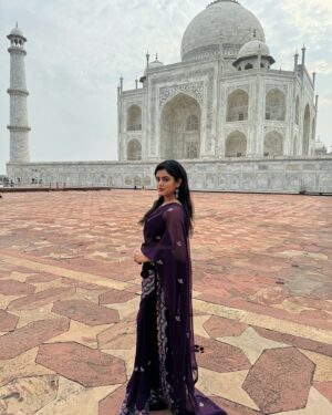 Ketaki Kulkarni Instagram - ताजमहल: प्रेम की अनमोल धरोहर 🌙🕊️✨🪞

[ Taj Mahal, Taj, 7 wonders, Indian Heritage, Historical monument, actress, viral, India, history ] 

#Tajmahal #Ketakikulkarni #Instagram