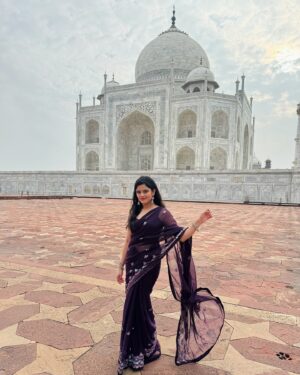 Ketaki Kulkarni Instagram - ताजमहल: प्रेम की अनमोल धरोहर 🌙🕊️✨🪞

[ Taj Mahal, Taj, 7 wonders, Indian Heritage, Historical monument, actress, viral, India, history ] 

#Tajmahal #Ketakikulkarni #Instagram