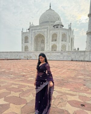 Ketaki Kulkarni Instagram - ताजमहल: प्रेम की अनमोल धरोहर 🌙🕊️✨🪞

[ Taj Mahal, Taj, 7 wonders, Indian Heritage, Historical monument, actress, viral, India, history ] 

#Tajmahal #Ketakikulkarni #Instagram