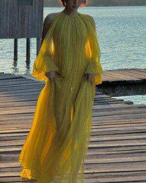 Khánh Linh Instagram - This dress is such a beautiful song..