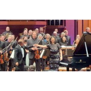Khatia Buniatishvili Instagram - Thank you, Seattle, for such warm welcome ❤️
Our nights were not that sleepless and days were filled with sun and rain and your smiles 🌈