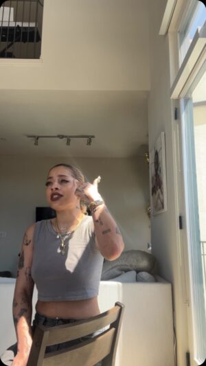 Kiana Ledé Instagram - Shout out daddy issues 📢