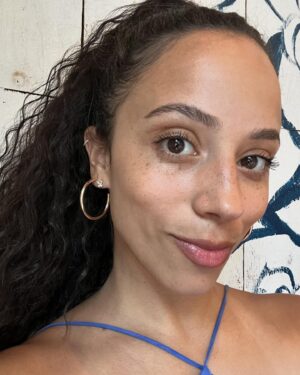 Kiana Madeira Instagram - Enjoying every last bit of summer that’s left. Thank you, Jesus! What is one thing that you will remember from this season that’s brought you joy? Mine is seeing @odiseas & @madfaceworldwide perform on the streets of NYC 😍