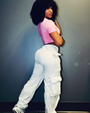 Kiera Hogan Instagram - The name’s Whitney, nice to meet you! 😏 Did you miss me? I know it’s been a minute, but I’m back and better. Let’s keep it cute, y’all. 💕✨ #WhitneysWorld #NewVibes #BigHeartBiggerAmbitions

📸 @bozdtwd