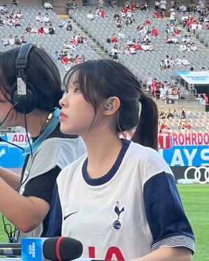 Kim Ah-young Instagram - 아빠한테 전화가 왔다 축하한다고 그래서 내가 물었다 뭐를?? 드라마?? 아니 인스타 20만 된거!! 엄청웃었더니 아빠는 아영이의 1호팬이라고 했다 아빠가 너무 귀여웠다 그래서 20만기념 20장 이모저모✌🏻🌼 .🍃🐶🌸📝⚽️😈✏️🍭👙💛