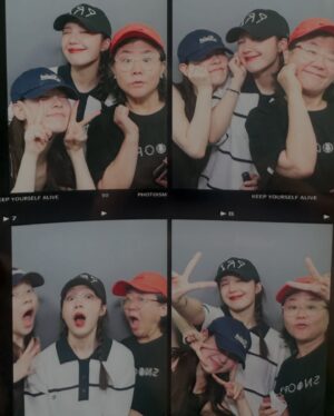 Kim Ah-young Instagram - 아빠한테 전화가 왔다 축하한다고 그래서 내가 물었다 뭐를?? 드라마?? 아니 인스타 20만 된거!! 엄청웃었더니 아빠는 아영이의 1호팬이라고 했다 아빠가 너무 귀여웠다 그래서 20만기념 20장 이모저모✌🏻🌼 .🍃🐶🌸📝⚽️😈✏️🍭👙💛