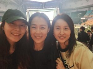 Kim Ha-neul Instagram - 올해 최고의선물. 🎁 최고의공연..
너희와 함께 우리의 10대때부터를 추억할 수 있는 공연이라 더더욱 행복하고 감동이었어^^🫶❤️

#성시경 #우린감동이었어