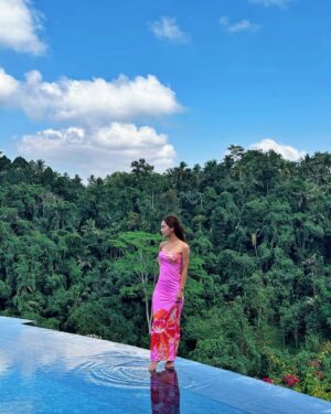 Kim Hee-jung Instagram - Waking up to this never gets old💕☀️🦋