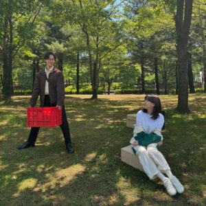 Kim Ji-eun Instagram - 조금 이상한 기자님과 함께 @jiii0n__ 
#lovenextdoor @netflixkr