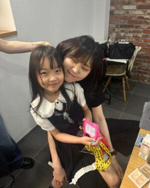 Kim Ji-eun Instagram - 모음이 모음zip.(2) [with. 연두 연두아빠] 
토, 일 9:20 @tvn_drama ❤️ #엄마친구아들