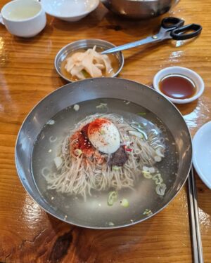 Kim Ji-hye Instagram - 어제 하루 잘~~보냈다
.
신사동 맛집
.
김포 #쇼골프 
.