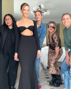 Kim Matula Instagram - I just had the best night celebrating @satnightmovie at @tiff_net  and my incredible team did an amazing job making me look and feel SO good. Thank you to all of you. You’re a dream team. ⁣
⁣
✨⁣🐝
⁣
Styled by⁣ @ashleygalang 
Makeup⁣ @kmannmakeup 
Hair⁣ @haileyadickeshair 
Dress⁣ @houseofgallagher 
Earrings @parisjewellerscanada 
Special thanks @cgualazzi @ethosentla