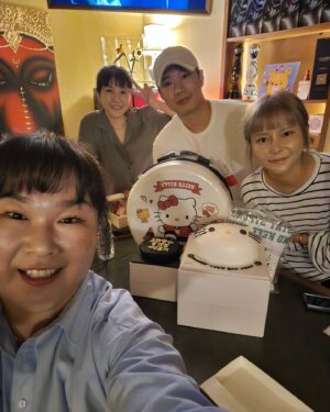 Kim Min-kyoung Instagram - 2024  내 생일을 축하해주신 모든분들 감사합니다♡
올해는 뭔가  생일이 뭐 대단한것도 아니고 그냥 지나가는 하루일뿐이다.. 생각하고 지나칠려고 했는데... 내친구들은 잊지않고 날 찾아주었고
멋진 이벤트도 준비해주었다
난 진짜 복 받은 사람이야ㅜㅜ
내가 니들이준 사랑에 비해 많이 부족하지만
아낌없이 주는 사람이 될께~
내가 열심히 살아야하는 이유가 되어버린
내친구들~~ 고마워♡♡♡♡
