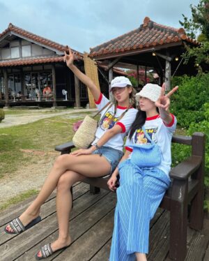Kim Nam-joo Instagram - 권은P 김남J의 오키나와 여행
in 남주투어 🏖️

2편은 다음주에 공개 됩니다 💙