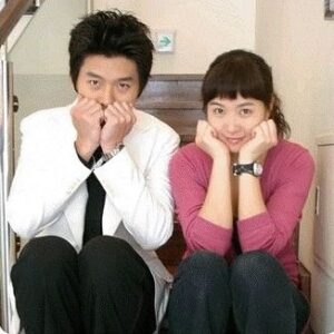 Kim Seon-a Instagram - 그 시절 ... 미니홈피에 올렸던 
2005년도 생생한 📷촬영현장사진들 셀카 설정사진들ㅋ 😊 😍🥰2024내이름은김삼순 기념~~🥰

설정샷 지이인짜~~~ 많이했었지^^ ㅋㅋ
(삼식이, 삼자, 미주.. 헨리.. 그리고 오동통삼순이.. 추억돋네🩷)
풋풋 돋아💓

‘#추억은추억일뿐 이에요‘~김삼순 🎂 
🎂Memories are just memories🎂

#2024내이름은김삼순 #감독판리마스터  #내이름은김삼순 
wavve에서 만나요~~🙏

🤣이거 못본 김슷하패밀리는  없쥬?
💓여러분은 사진마다 어떤 씬들 인지 기억나요? ㅎㅎ✅