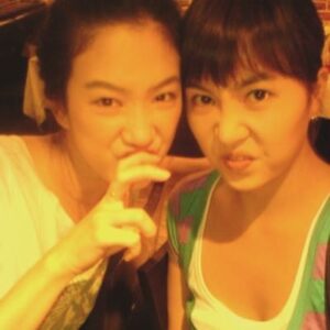 Kim Seon-a Instagram - 그 시절 ... 미니홈피에 올렸던 
2005년도 생생한 📷촬영현장사진들 셀카 설정사진들ㅋ 😊 😍🥰2024내이름은김삼순 기념~~🥰

설정샷 지이인짜~~~ 많이했었지^^ ㅋㅋ
(삼식이, 삼자, 미주.. 헨리.. 그리고 오동통삼순이.. 추억돋네🩷)
풋풋 돋아💓

‘#추억은추억일뿐 이에요‘~김삼순 🎂 
🎂Memories are just memories🎂

#2024내이름은김삼순 #감독판리마스터  #내이름은김삼순 
wavve에서 만나요~~🙏

🤣이거 못본 김슷하패밀리는  없쥬?
💓여러분은 사진마다 어떤 씬들 인지 기억나요? ㅎㅎ✅