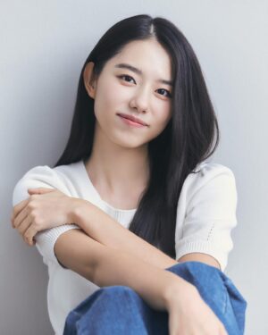 Kim So-hye Instagram - 안녕하세요! 눈컴퍼니의 가족으로 함께하게 된 김소혜입니다. 
많이 부족하지만 지켜봐 주세요🥹 
앞으로 열심히 노력하고 성장하겠습니다!🐥🐔 감사합니다!❤️
@noon_company