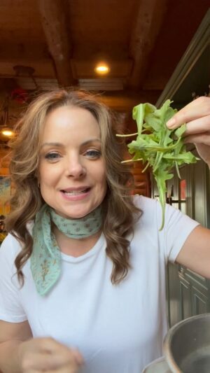 Kimberly Williams-Paisley Instagram - My new favorite pick-me-up drink: A healthy iced matcha! I was trying to get more greens in my diet so I threw in some arugula to the traditional iced matcha latte and it was delicious! Tell me if you try this! 💚💚 Happy Friday! 

1 C milk of choice (I used organic soy)
2 tsp matcha powder
1  Tbs maple syrup (or to taste)
Handful of arugula or spinach or other greens
Ice
BLEND and enjoy!

 #matcha #eathealthy #matchalatte #arugula #smoothie #shake #eatyourgreens #friday