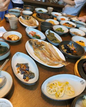 Kira Chan Instagram - 果然都係女仔影相出色📸
多謝我既韓國之友帶我去食好野
買家品🛋️🪑🧺💝
參觀完 @oyantsui 既屋企
真係嘆為觀止🥰
又要準備搵間大啲嘅屋啦😂😂😂
See you in Hong Kong or USA my friend 🫶🏻
