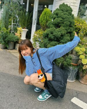 Kira Chan Instagram - 果然都係女仔影相出色📸
多謝我既韓國之友帶我去食好野
買家品🛋️🪑🧺💝
參觀完 @oyantsui 既屋企
真係嘆為觀止🥰
又要準備搵間大啲嘅屋啦😂😂😂
See you in Hong Kong or USA my friend 🫶🏻